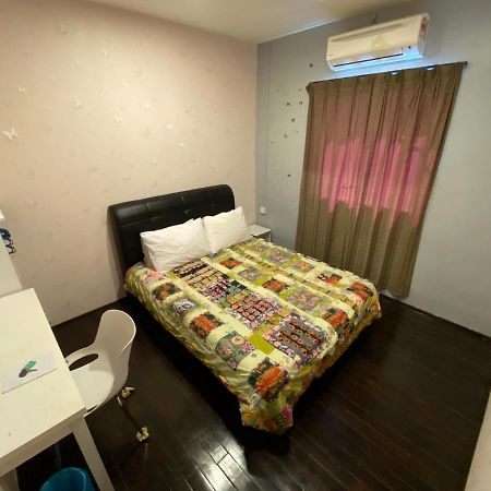 Nancii Guesthouse ملقا المظهر الخارجي الصورة
