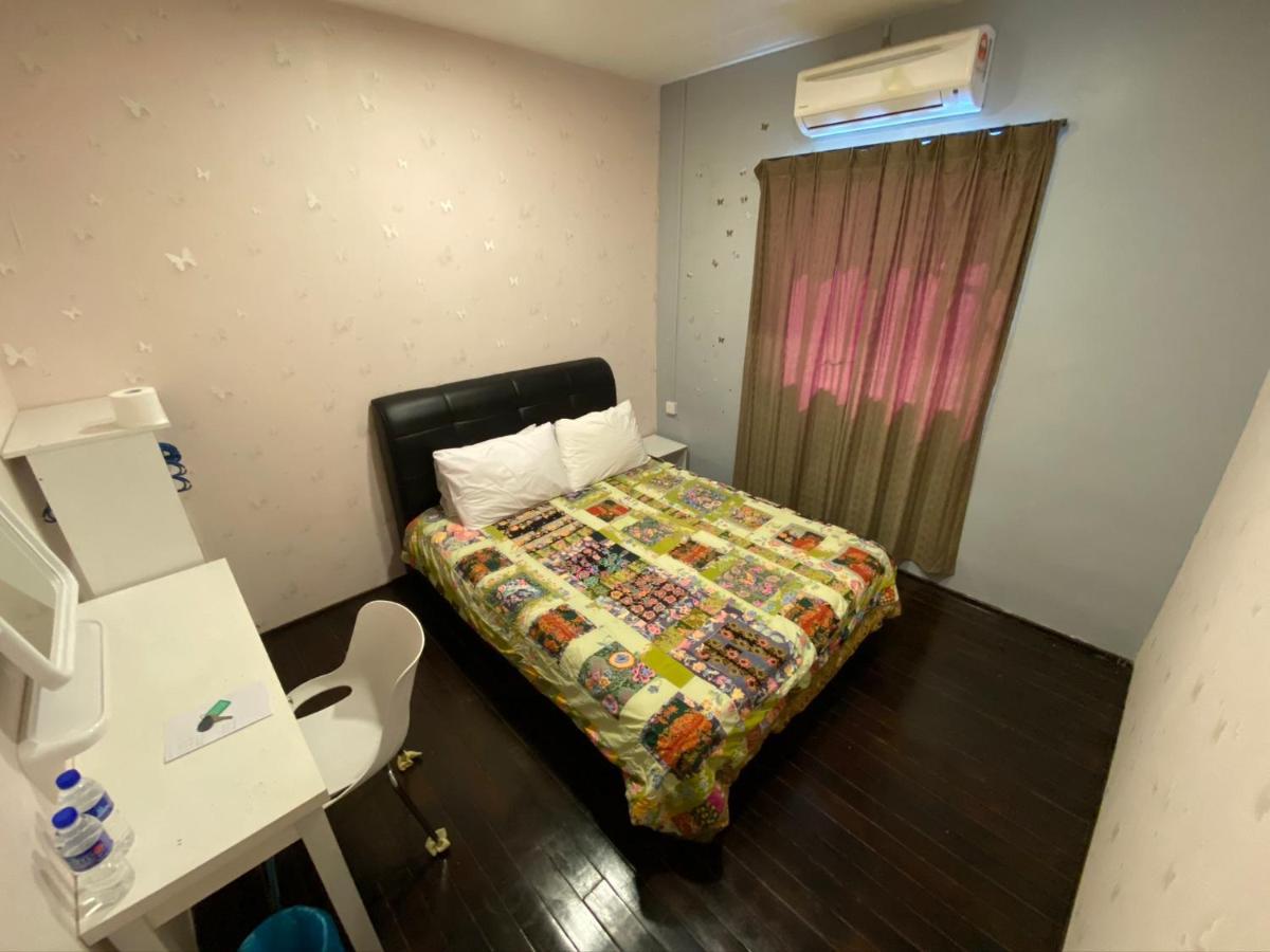 Nancii Guesthouse ملقا المظهر الخارجي الصورة