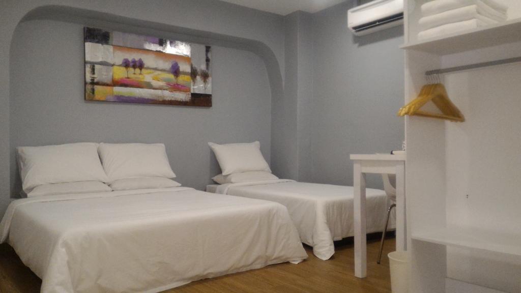 Nancii Guesthouse ملقا الغرفة الصورة